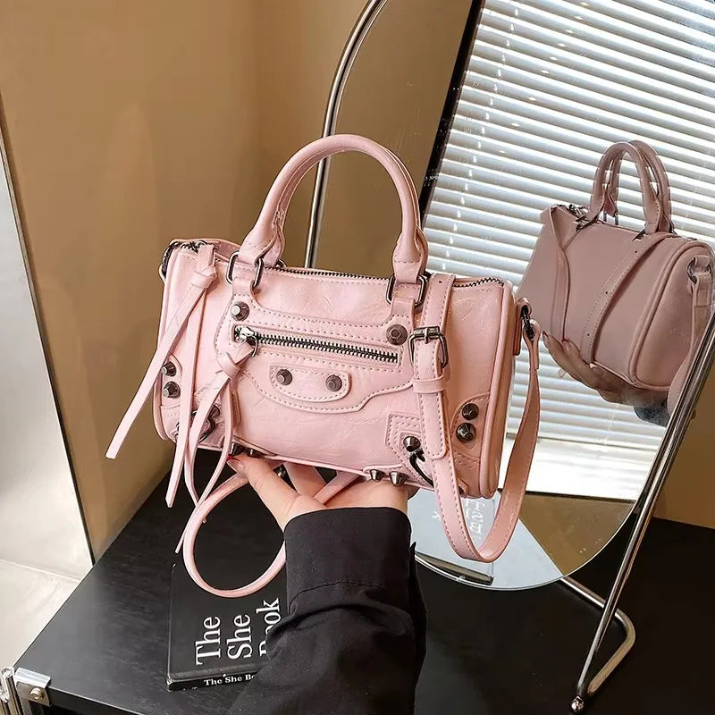 Fashionable Tote Bags For Ladies Made Of Durable Leather With Shoulder Strap From Luxury Brand