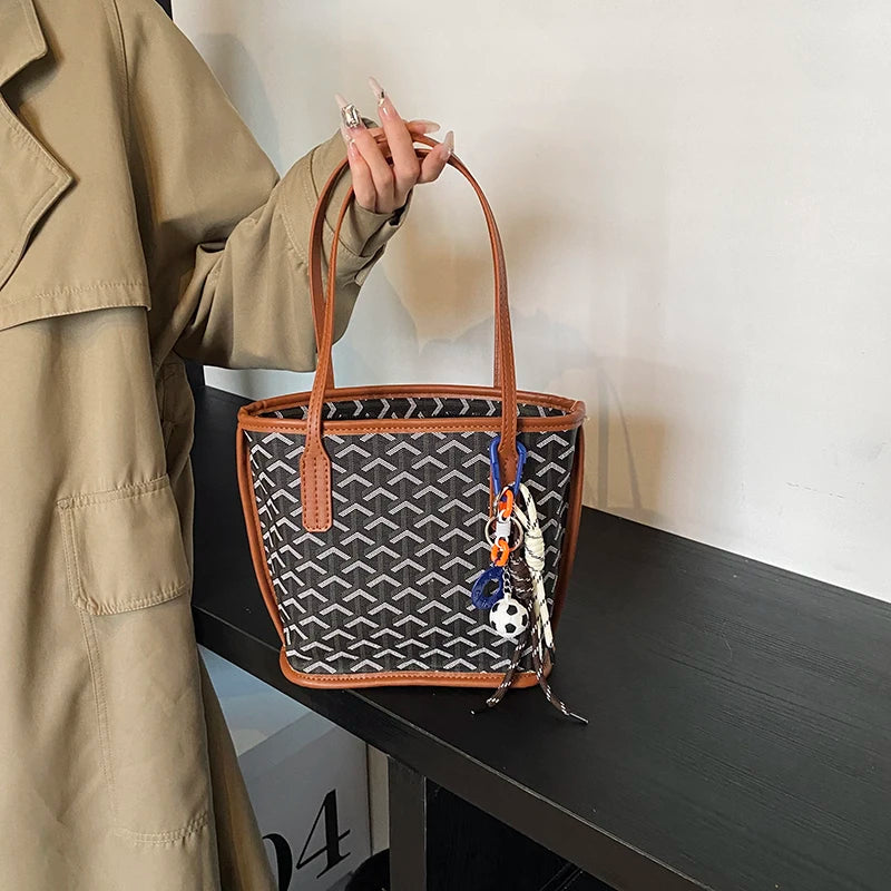 Ladies Tote Bags In Premium Leather, Fashionable Handbag Elegant Classic Style By Famous Brand Designer For Women