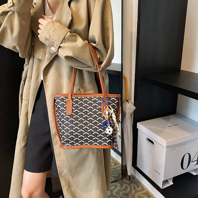 Ladies Tote Bags In Premium Leather, Fashionable Handbag Elegant Classic Style By Famous Brand Designer For Women