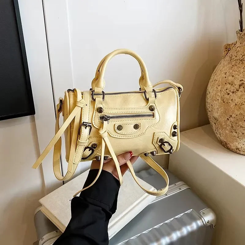 Fashionable Tote Bags For Ladies Made Of Durable Leather With Shoulder Strap From Luxury Brand