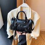 Fashionable Tote Bags For Ladies Made Of Durable Leather With Shoulder Strap From Luxury Brand